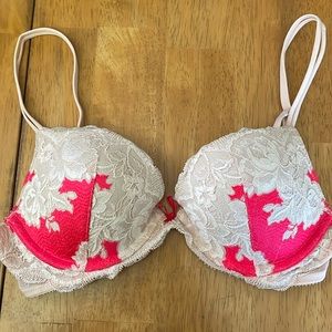 Victoria’s Secret Very Sexy Pushup Bra, 32D.